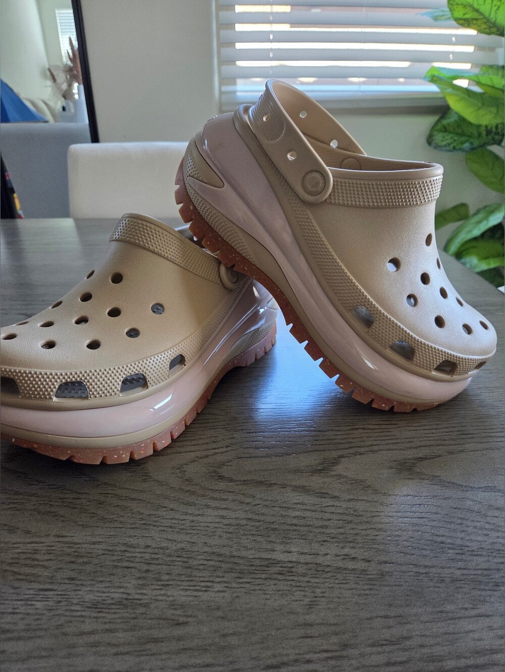 Crocs Mega Rush Size 10
